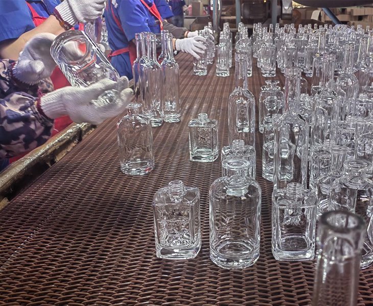 Strict Quality Control Process of Glass Spray Bottle